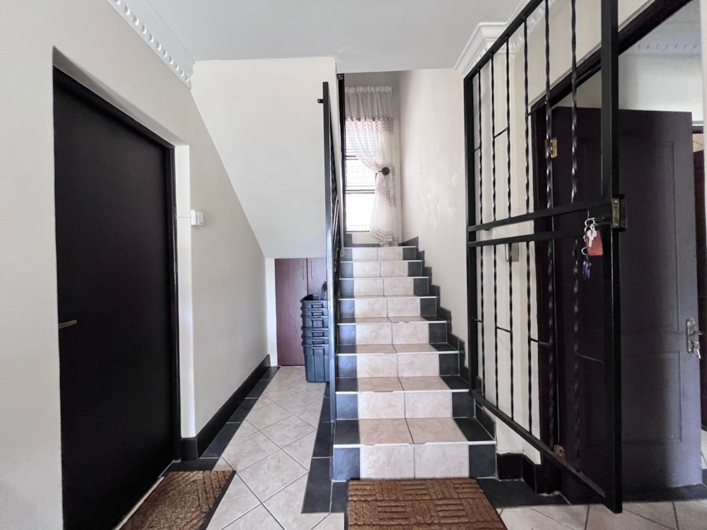 Double-storey cluster for sale in Ou Dorp - 1JF1721101 Double-storey cluster for sale in Ou Dorp - 1JF1721101