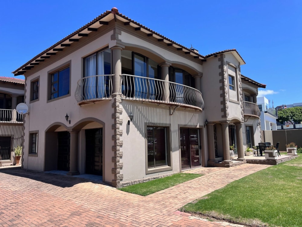 Double-storey cluster for sale in Ou Dorp - 1JF1721101 Double-storey cluster for sale in Ou Dorp - 1JF1721101