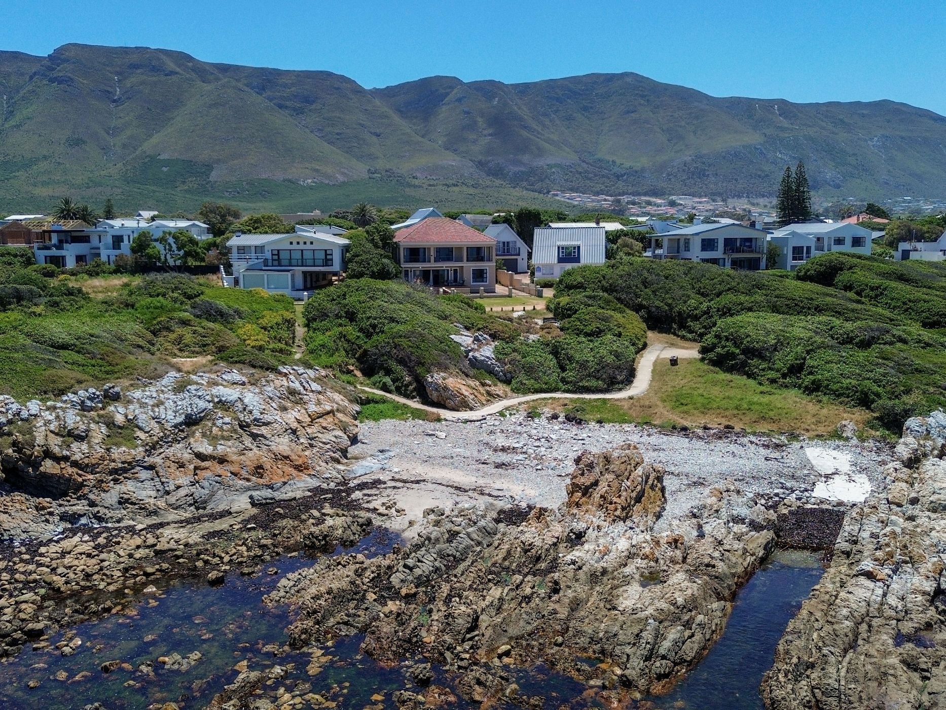 Beachfront villa for sale in Vermont - HF1703751