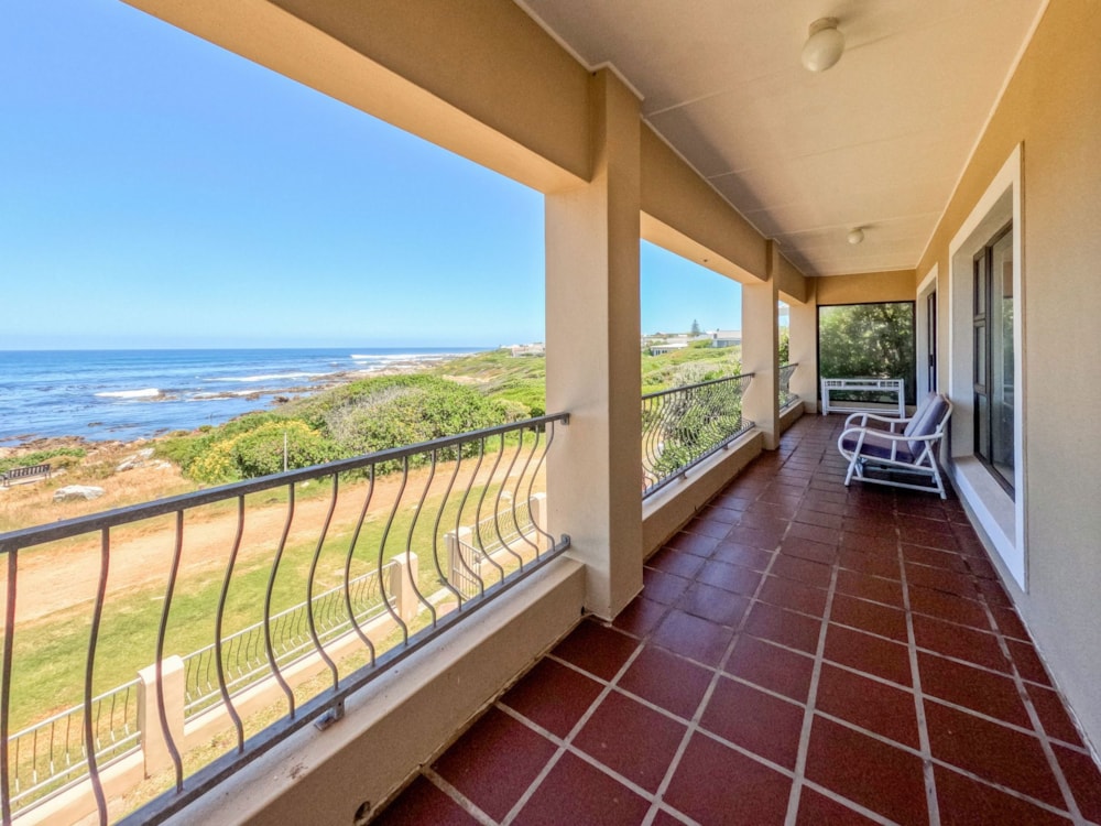 Beachfront villa for sale in Vermont - HF1703751