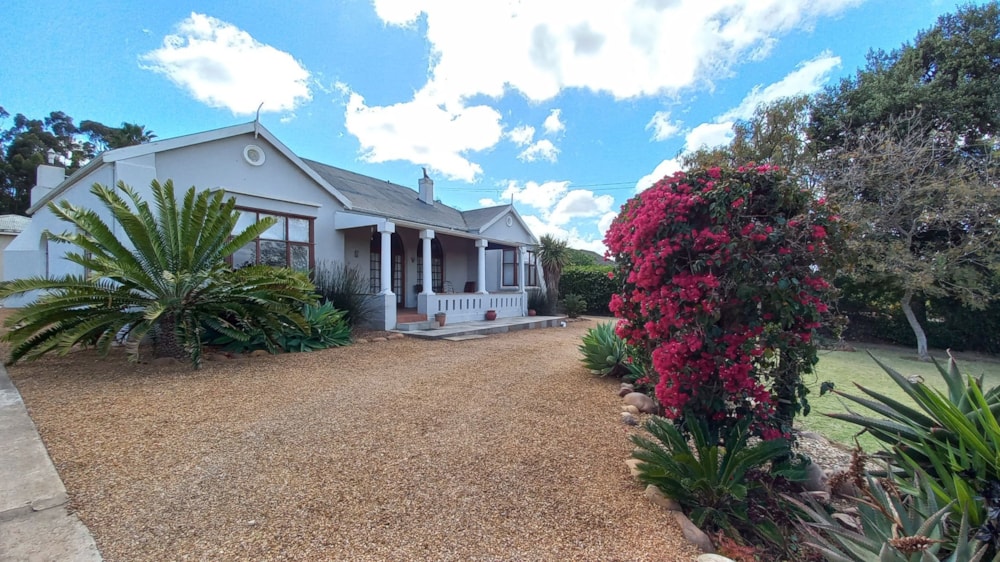 Single-storey house for sale in Heidelberg, Garden Route - 1SR1720893 Single-storey house for sale in Heidelberg, Garden Route - 1SR1720893