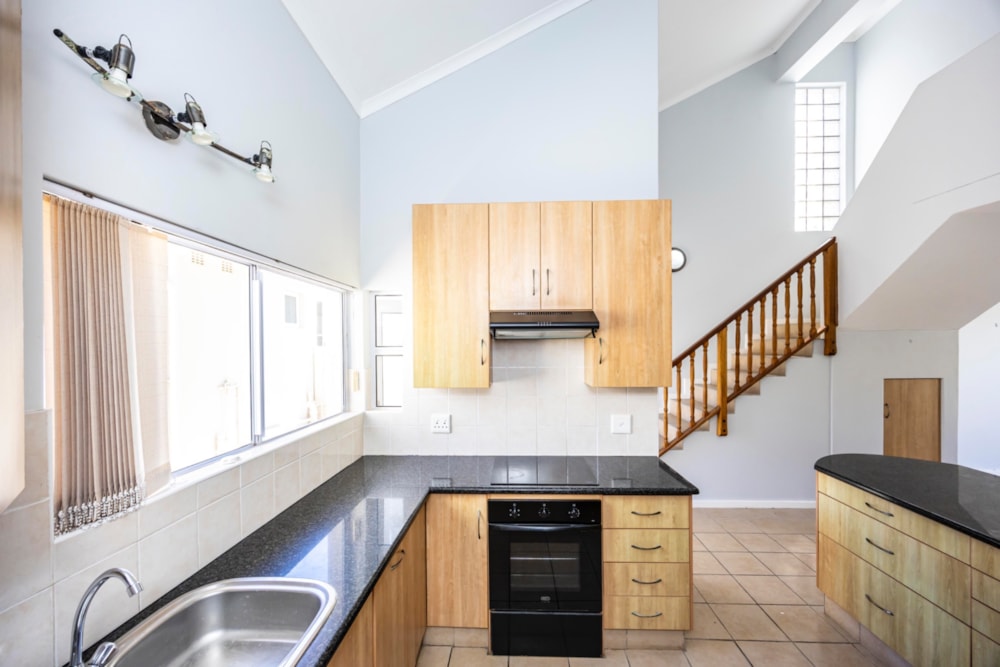 Security complex home for sale in Gonubie - 1EZ1723128 Security complex home for sale in Gonubie - 1EZ1723128