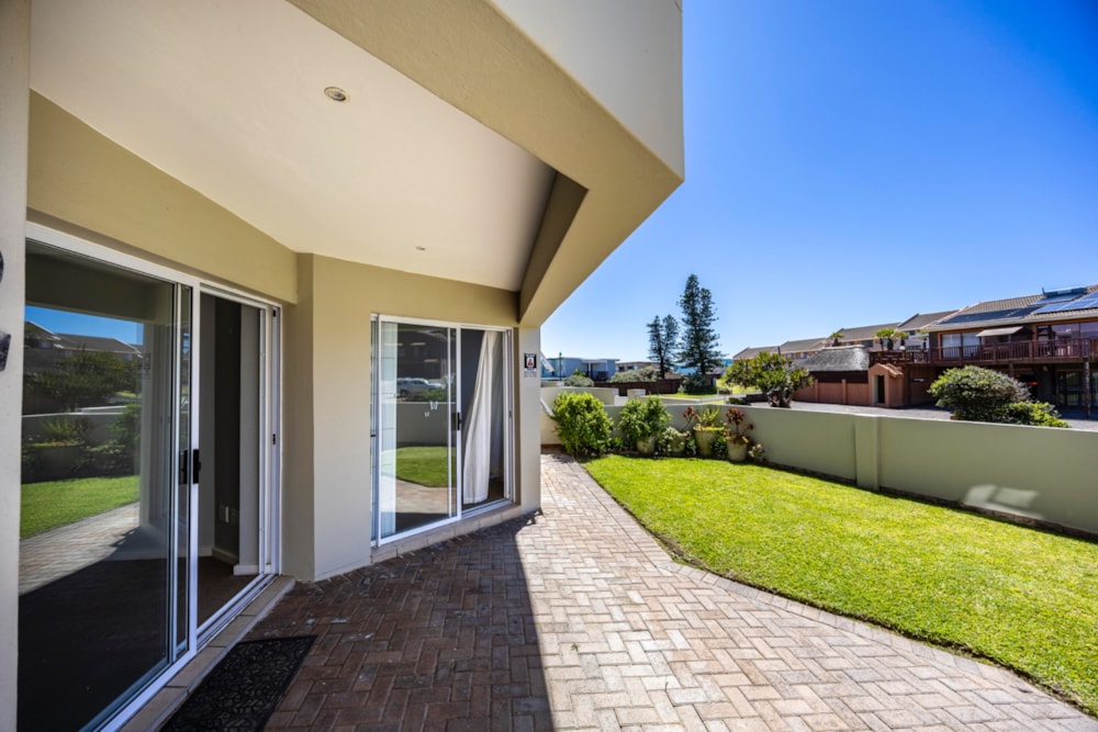 Security complex home for sale in Gonubie - 1EZ1723128 Security complex home for sale in Gonubie - 1EZ1723128