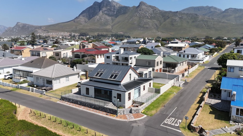 Beachfront villa sold in Kleinmond - KN1723146 Beachfront villa sold in Kleinmond - KN1723146