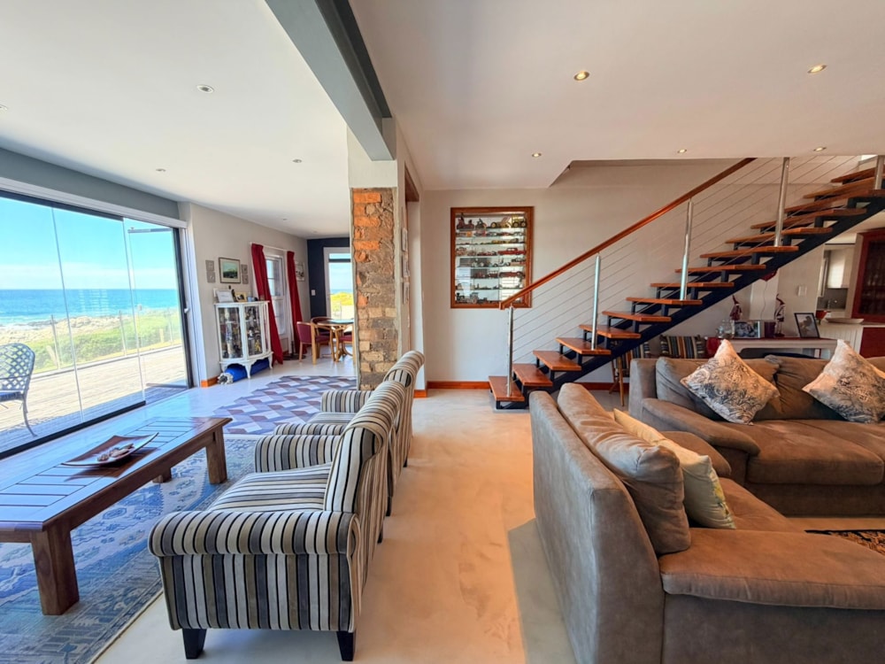 Beachfront villa for sale in Kleinmond - KN1723146 Beachfront villa for sale in Kleinmond - KN1723146