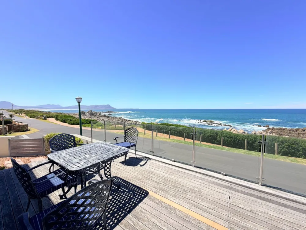 Beachfront villa sold in Kleinmond - KN1723146
