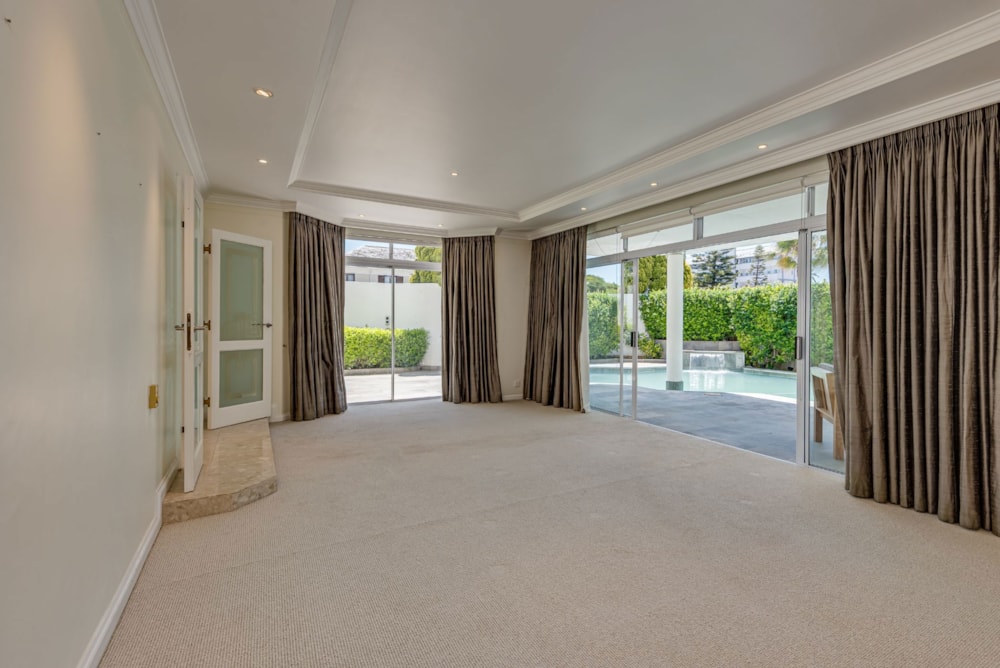 Double-storey house for sale in Summerstrand - 1PLZ1721882 Double-storey house for sale in Summerstrand - 1PLZ1721882