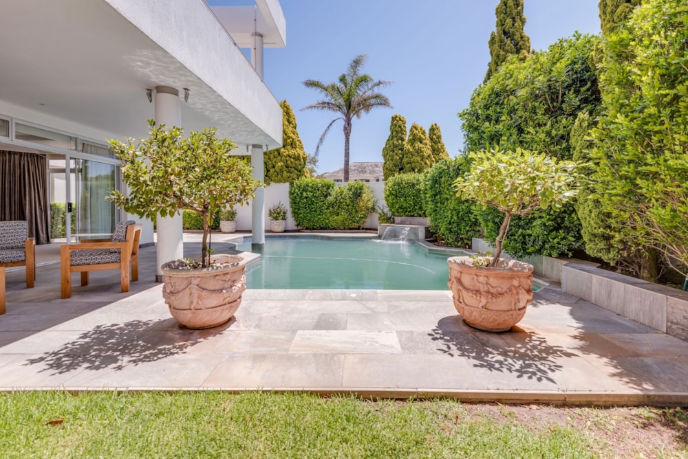 Double-storey house for sale in Summerstrand - 1PLZ1721882 Double-storey house for sale in Summerstrand - 1PLZ1721882