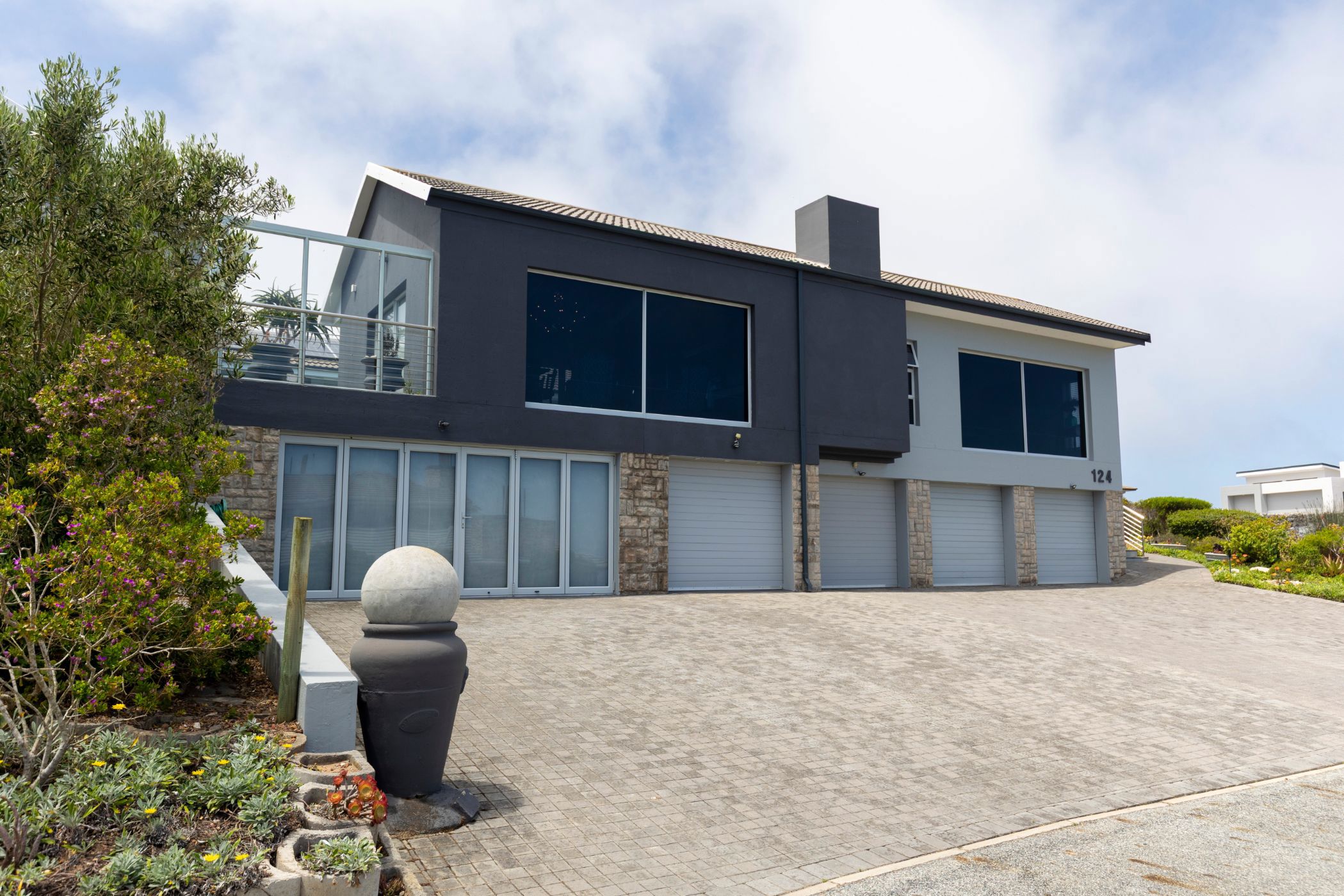 House for sale in Pinnacle Point Golf Estate - 1MB1722205