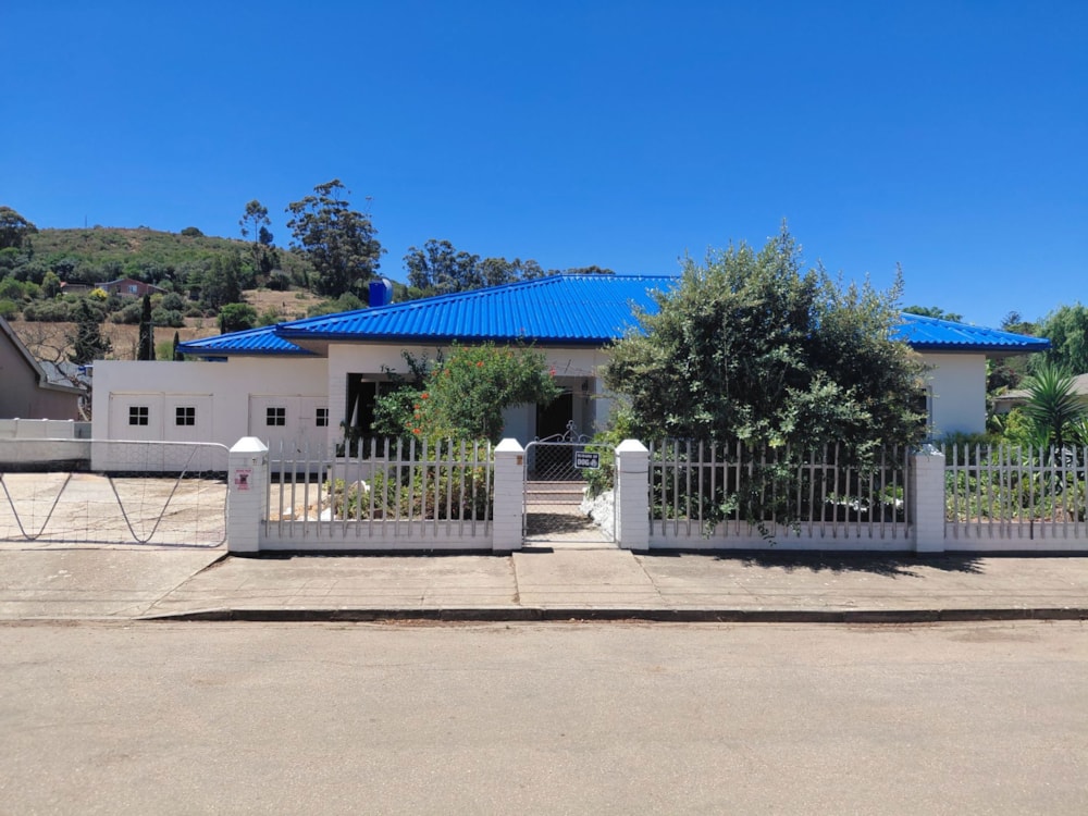 House for sale in Heidelberg, Garden Route - 1SR1658833 House for sale in Heidelberg, Garden Route - 1SR1658833
