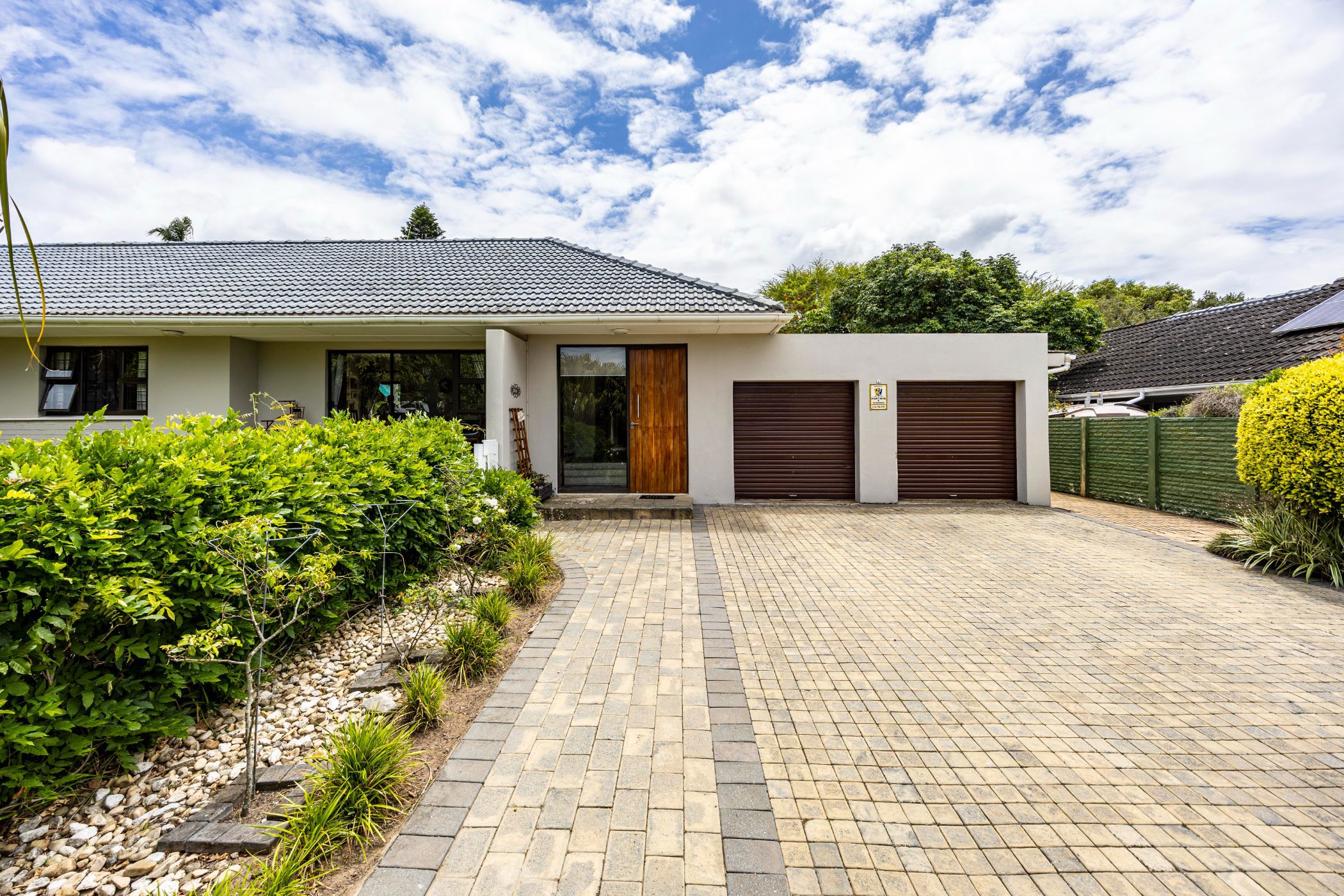 House for sale in Beacon Bay - 1EZ1722052