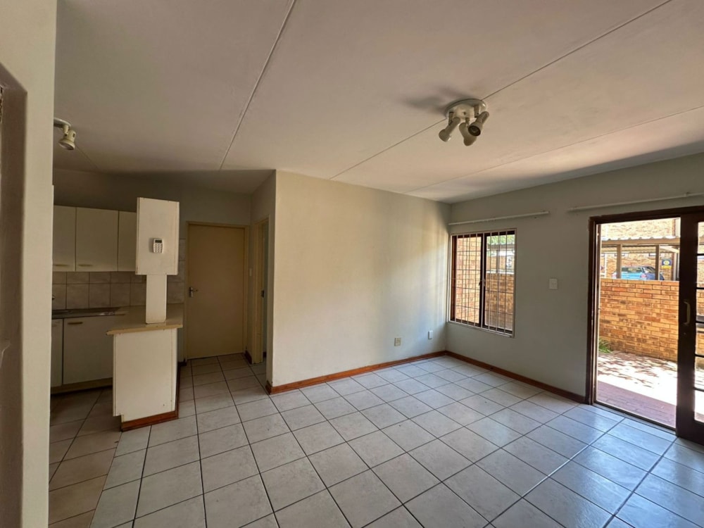 Apartment let in Westdene, Bloemfontein - 1BX1721244