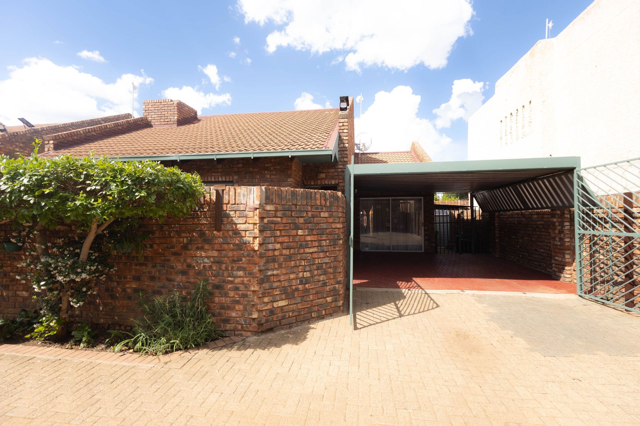 Townhouse for sale in Pellissier - 1BX1720277