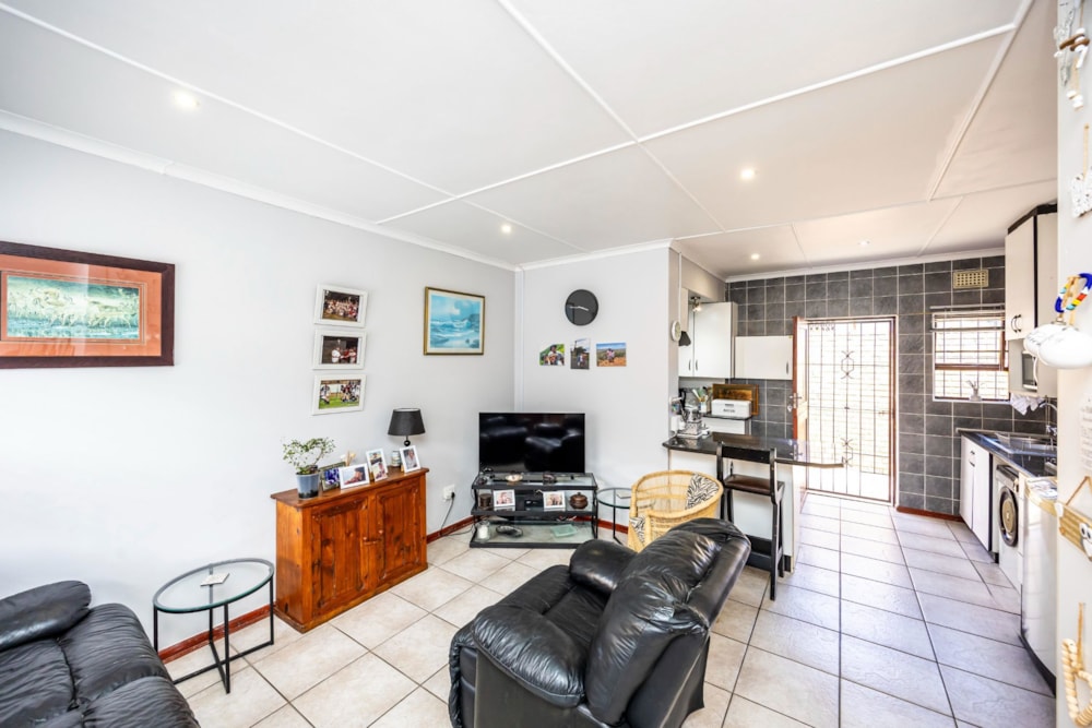 Townhouse for sale in Nahoon Valley Park - 1EZ1723571 Townhouse for sale in Nahoon Valley Park - 1EZ1723571