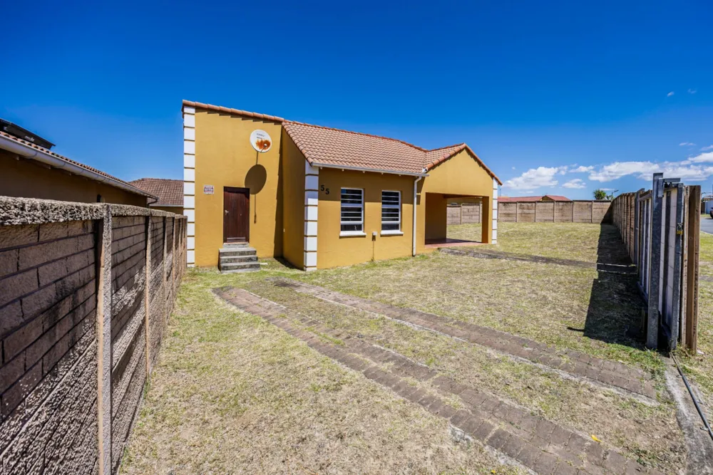Townhouse for sale in Beacon Bay - 1EZ1722794