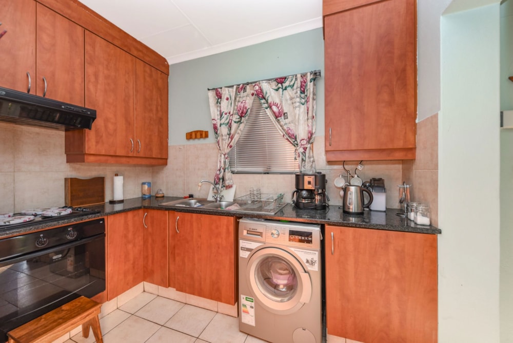 Apartment for sale in Paulshof - FW1720955 Apartment for sale in Paulshof - FW1720955