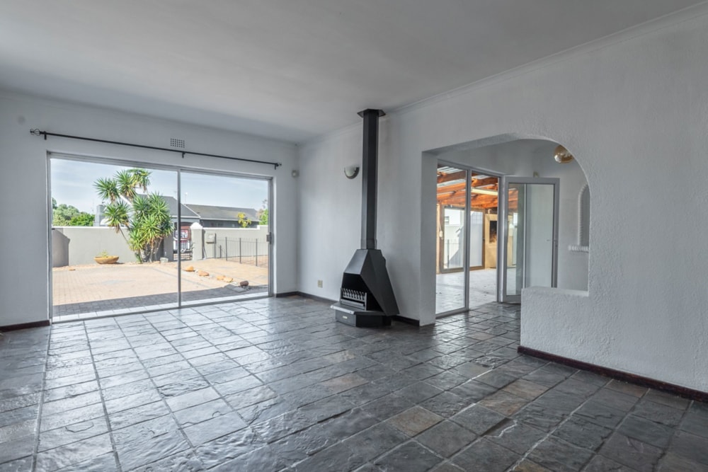 House for sale in Duynefontein - 1TV1722041 House for sale in Duynefontein - 1TV1722041