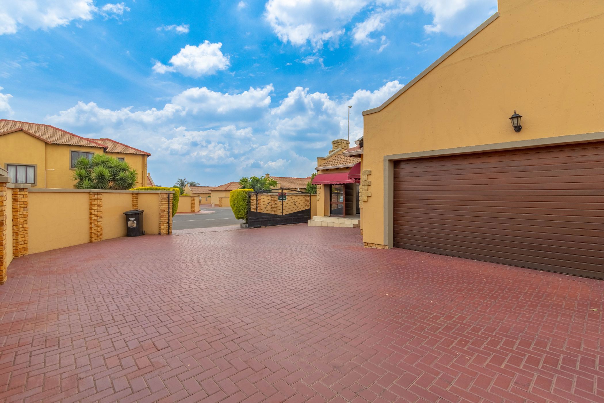 Cluster for sale in Hughes - BOK1720660