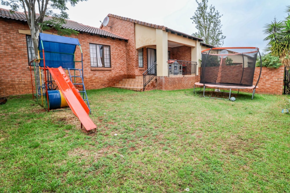Townhouse for sale in Mooikloof Ridge - PT1720201