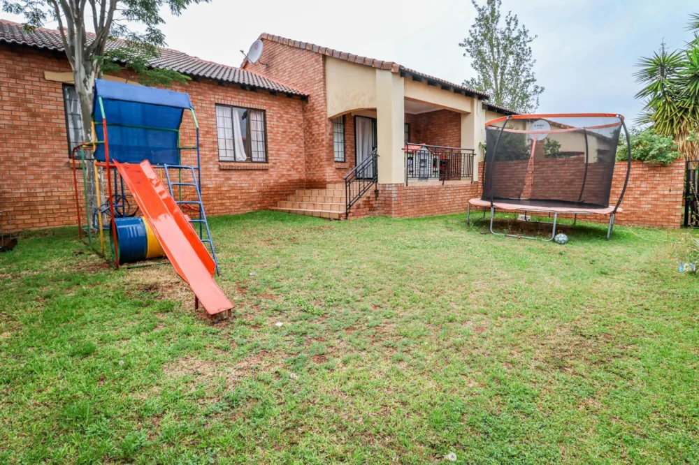 Townhouse sold in Mooikloof Ridge - PT1720201 Townhouse sold in Mooikloof Ridge - PT1720201
