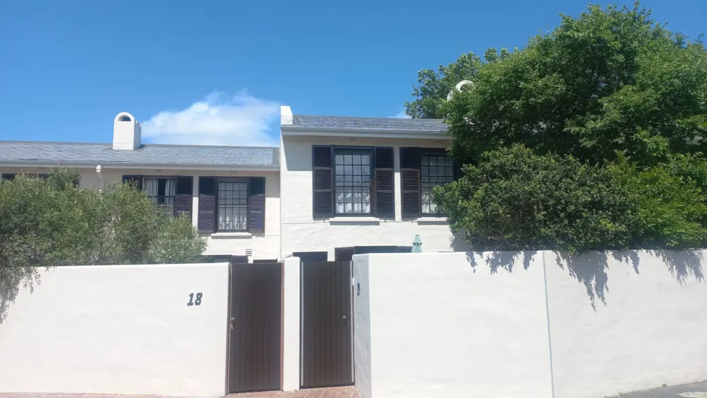 Townhouse let in Kenilworth, Cape Town - RBL1720389 Townhouse let in Kenilworth, Cape Town - RBL1720389