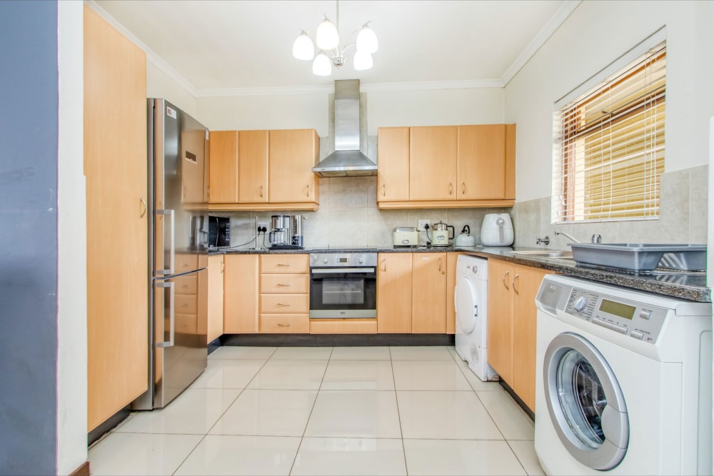 Apartment for sale in Fourways - FW1721045 Apartment for sale in Fourways - FW1721045