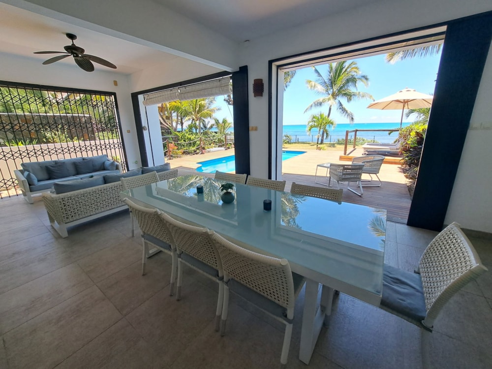 Beachfront villa to rent in Pointe aux Canonniers, Mauritius - MPR1533352