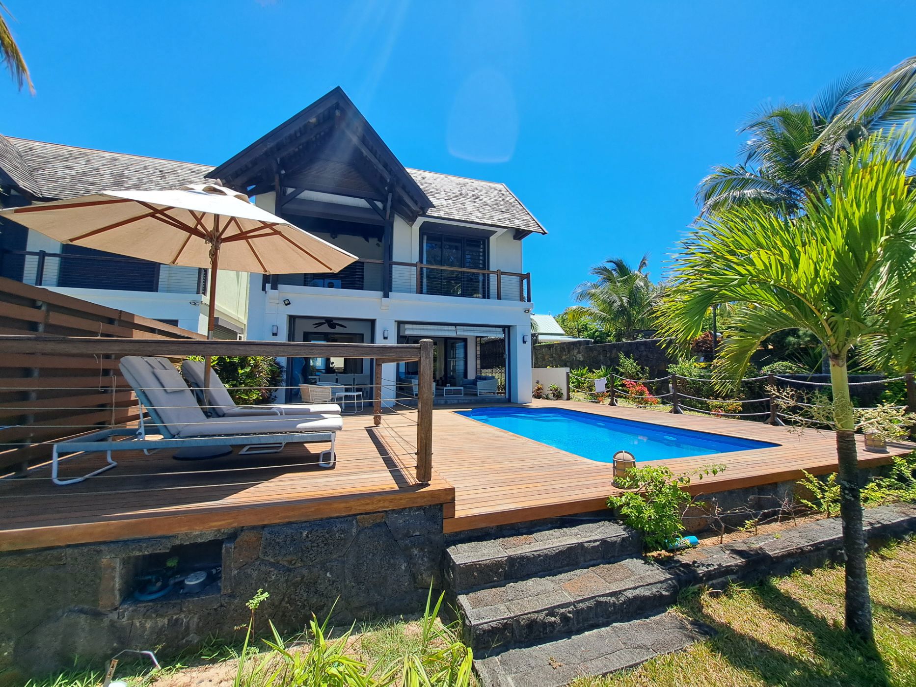 Beachfront villa to rent in Pointe aux Canonniers, Mauritius - MPR1533352