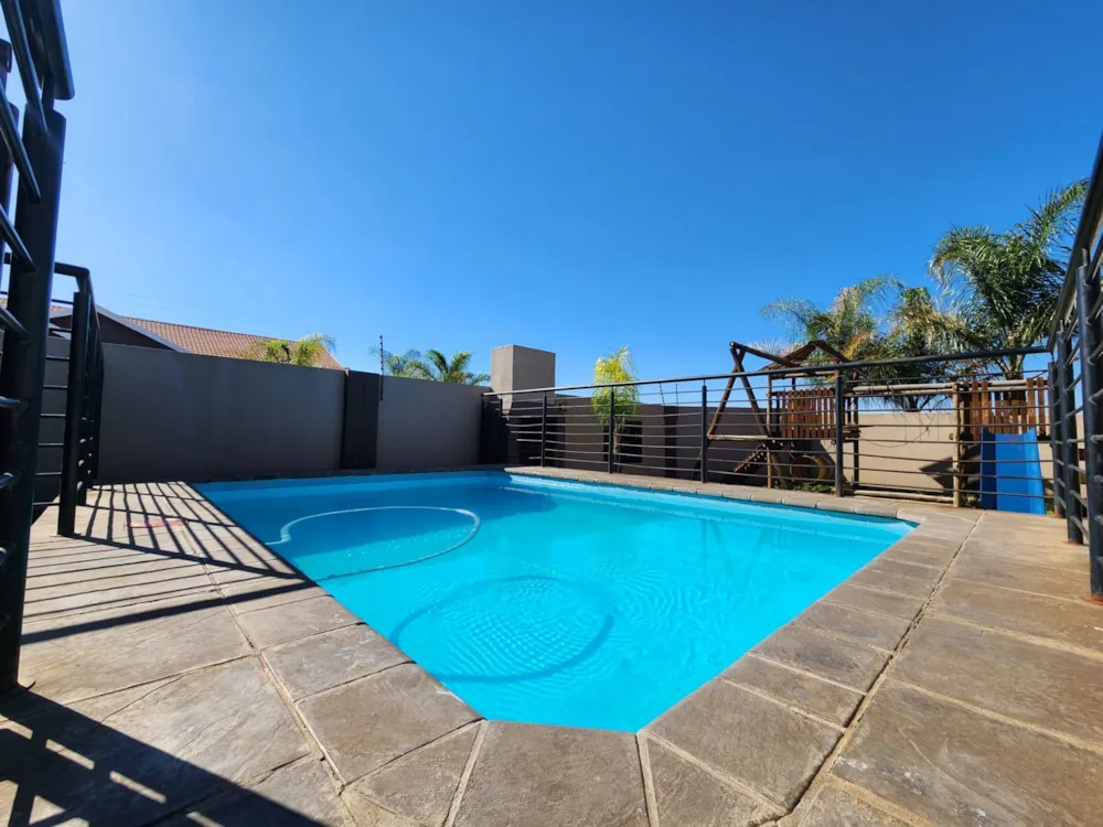 Townhouse for sale in Hillside, Bloemfontein - 1BX1720805