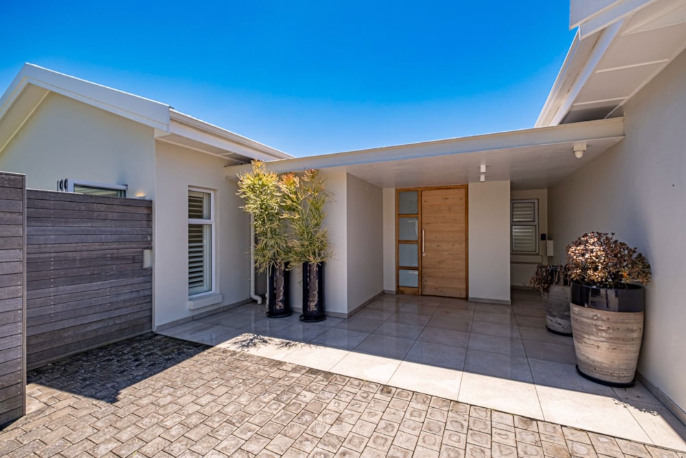 Double-storey house for sale in Humewood - 1PLZ1720158 Double-storey house for sale in Humewood - 1PLZ1720158