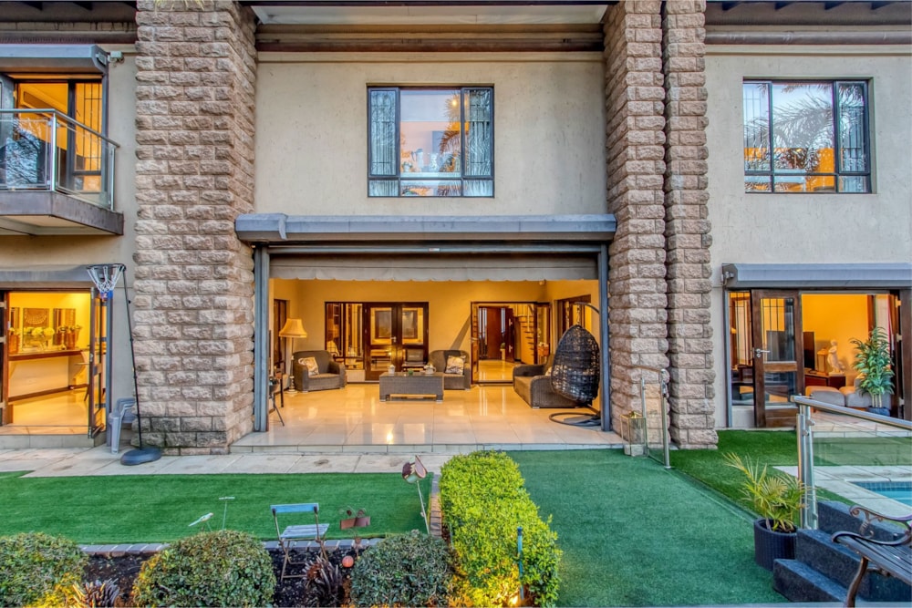 Double-storey cluster for sale in Waverley, Johannesburg - HP1724486 Double-storey cluster for sale in Waverley, Johannesburg - HP1724486