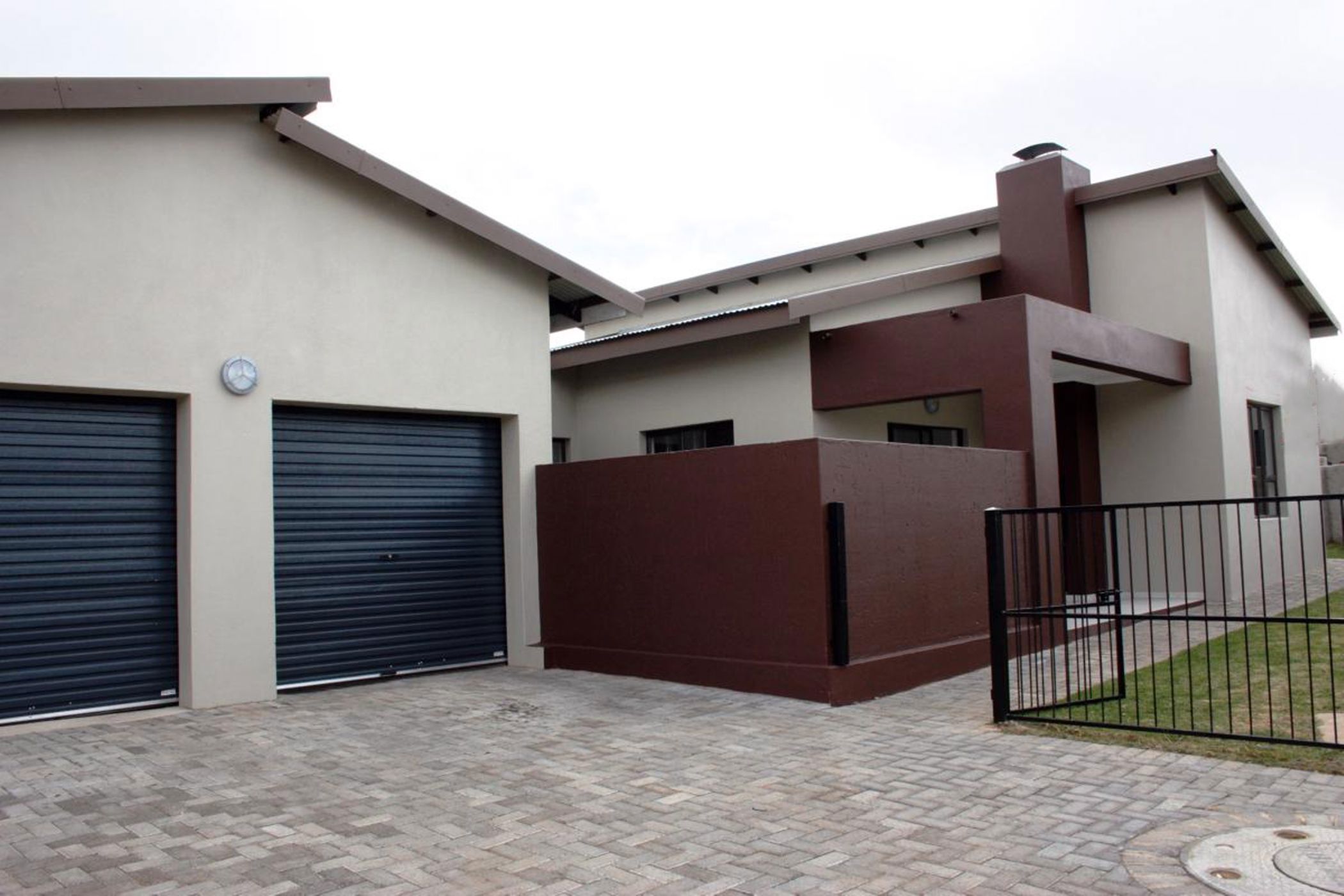 Security complex home for sale in Sterkspruit Estate - 1LY1722834