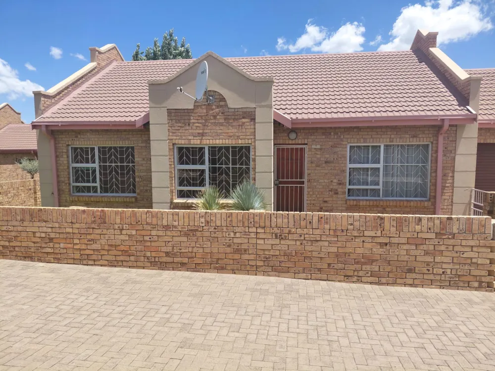 Townhouse for sale in Langenhovenpark - 1BX1704767 Townhouse for sale in Langenhovenpark - 1BX1704767