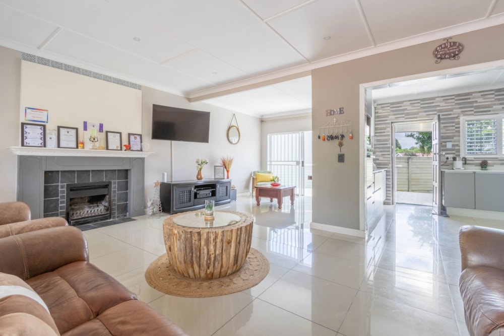 House for sale in Farrarmere - EN1707376 House for sale in Farrarmere - EN1707376