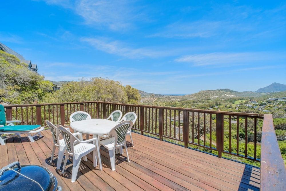 House for sale in Clovelly, Cape Town - FH1722477 House for sale in Clovelly, Cape Town - FH1722477