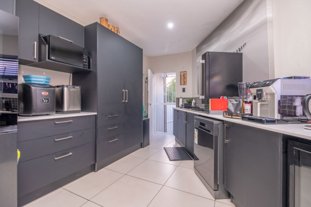 Double-storey cluster for sale in Strubensvalley - RAN1723763 Double-storey cluster for sale in Strubensvalley - RAN1723763