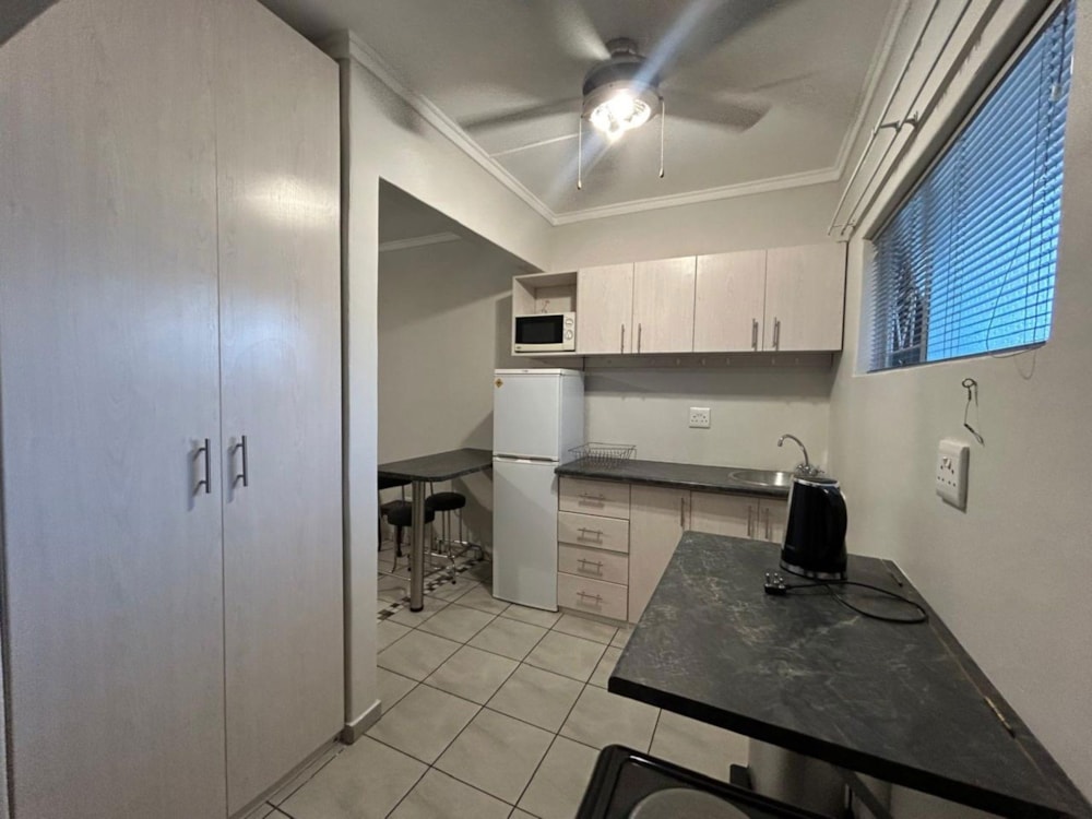 Apartment to rent in Rhodesdene - 1KJ1724129
