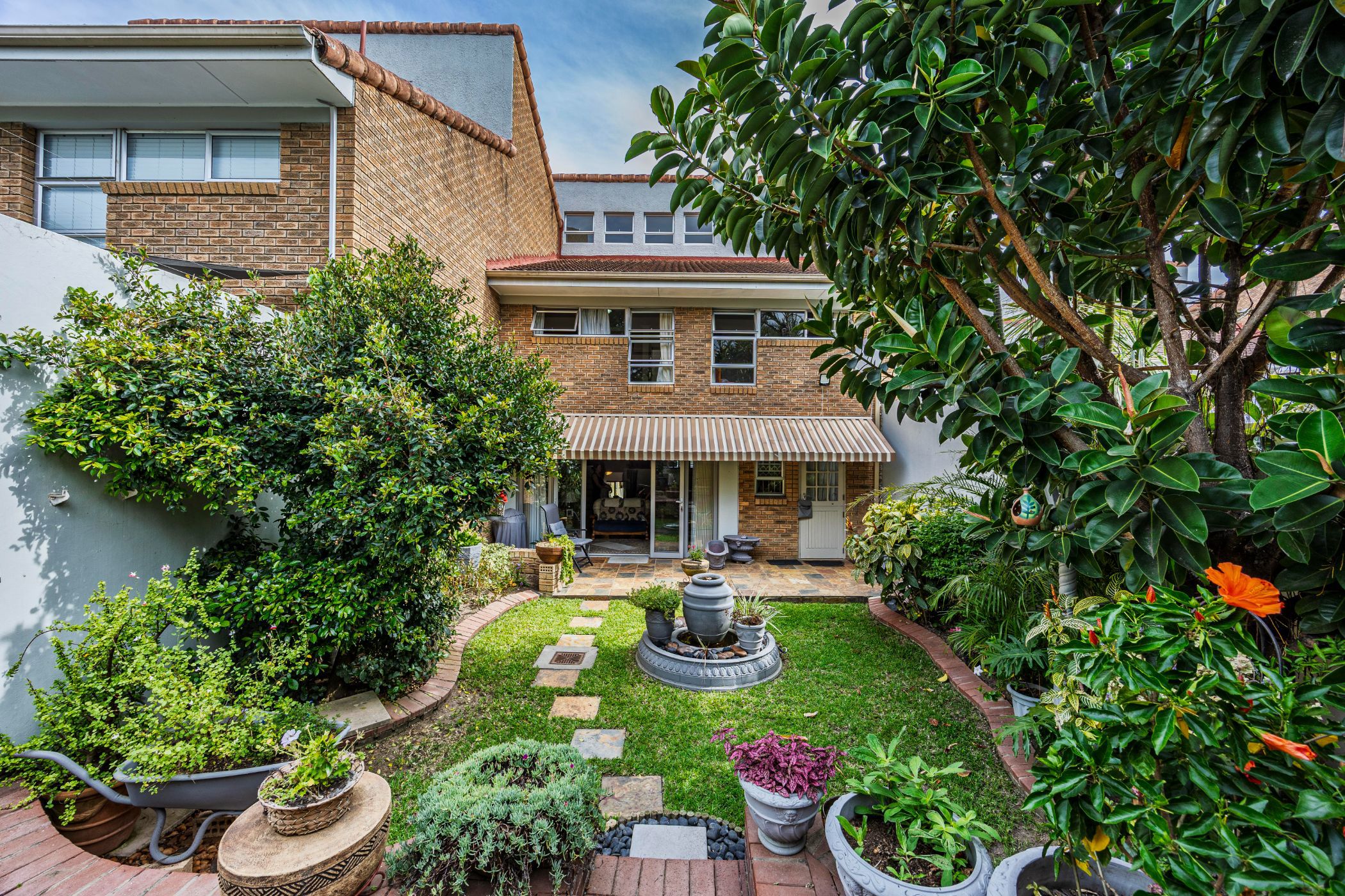 Townhouse for sale in Beacon Bay - 1EZ1725120