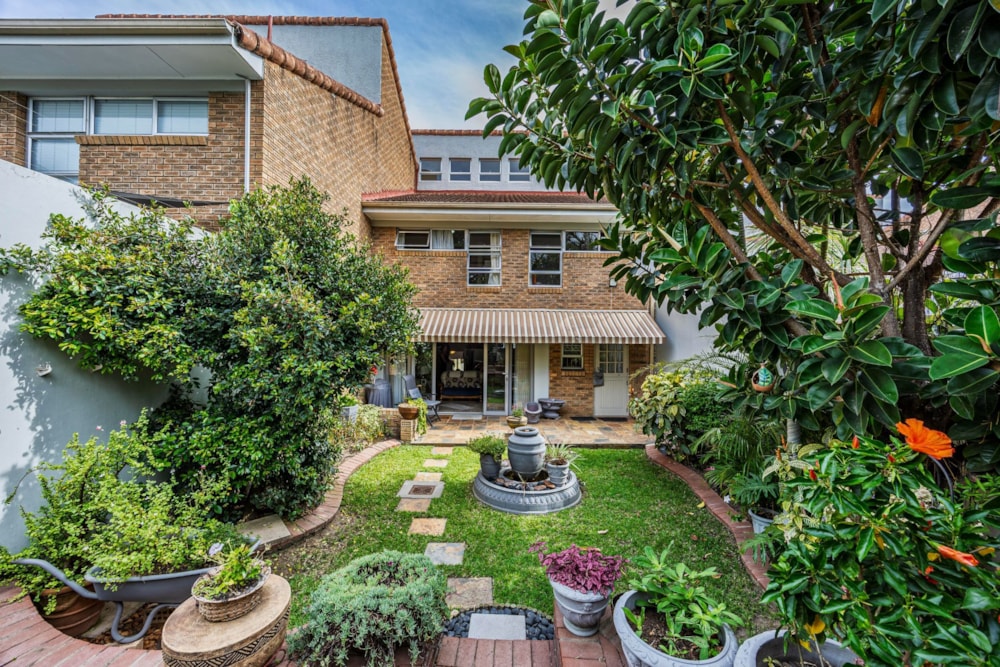 Townhouse for sale in Beacon Bay - 1EZ1725120