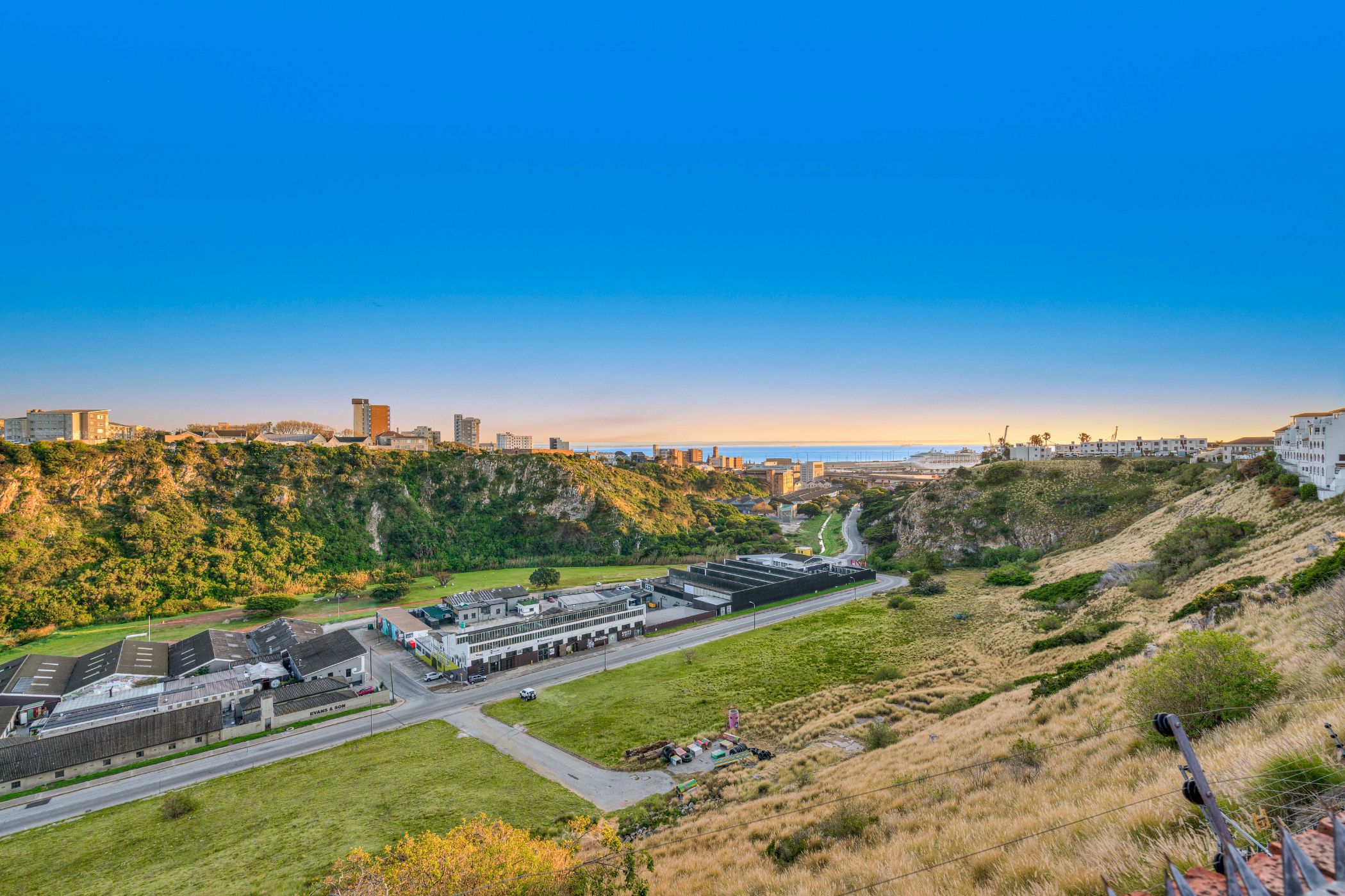 Townhouse for sale in South End - 1PLZ1724609