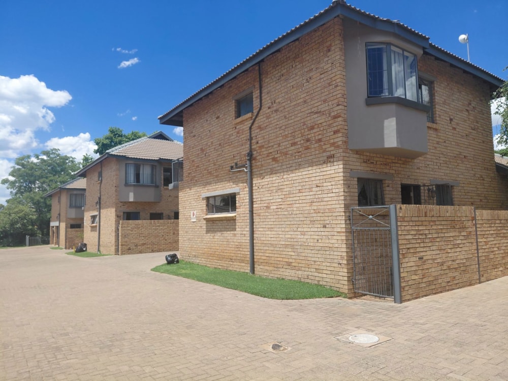 Townhouse for sale in Spitskop - 1BX1724502 Townhouse for sale in Spitskop - 1BX1724502