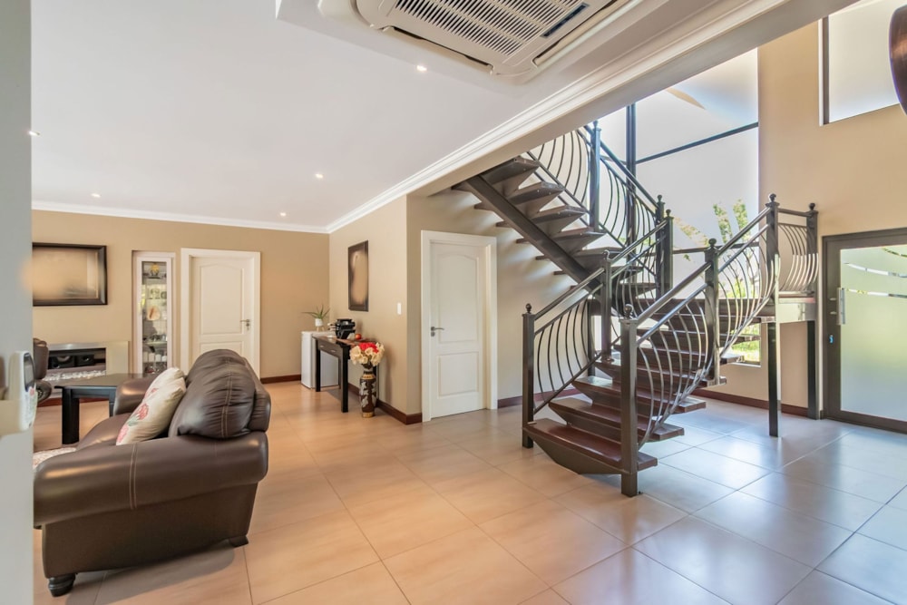 House for sale in Woodland Hills - 1BX1724477 House for sale in Woodland Hills - 1BX1724477