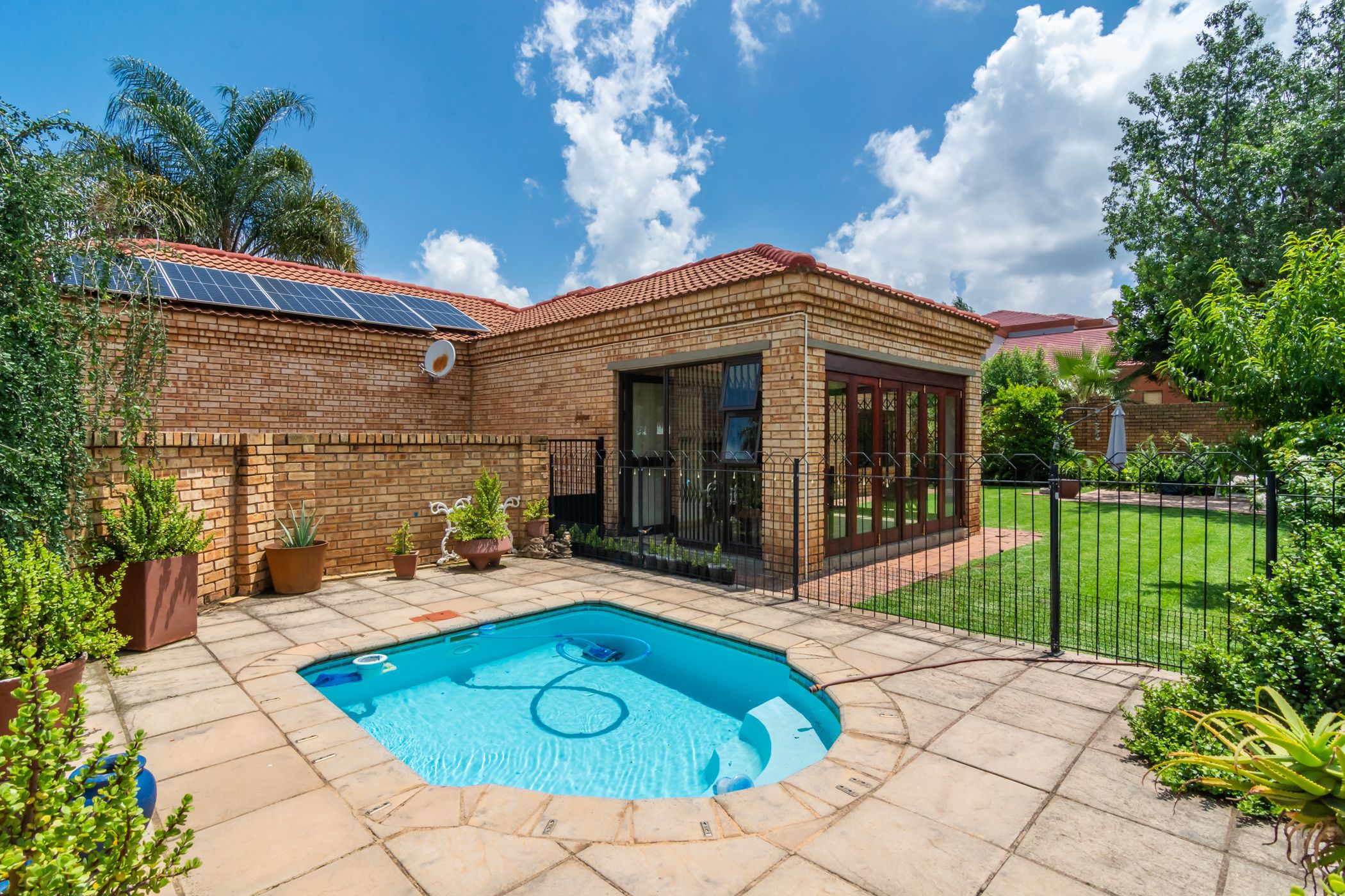 Townhouse to rent in Pinehaven - 1KR1724954