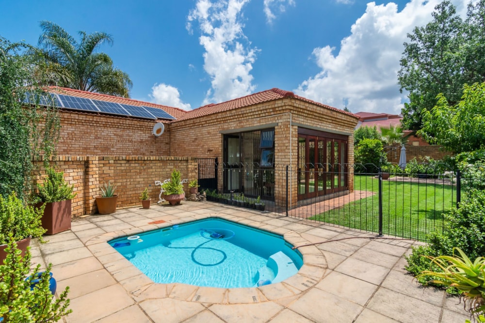 Townhouse to rent in Pinehaven - 1KR1724954