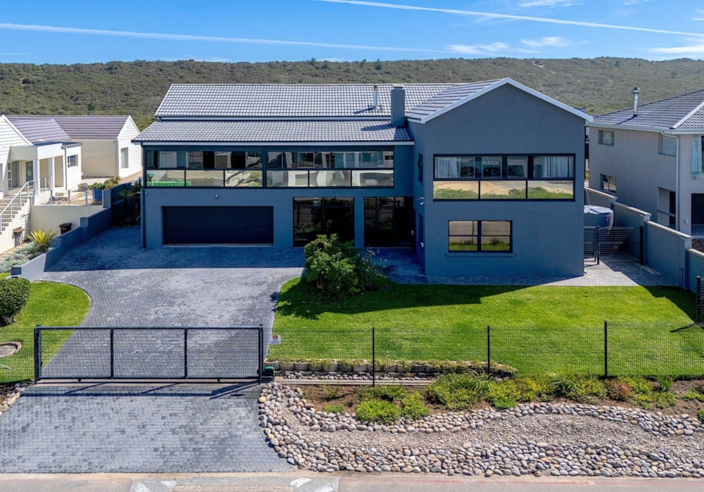 Double-storey house for sale in Myoli Beach - 1SH1723789 Double-storey house for sale in Myoli Beach - 1SH1723789