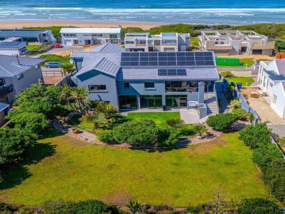 Double-storey house for sale in Myoli Beach - 1SH1723789 Double-storey house for sale in Myoli Beach - 1SH1723789