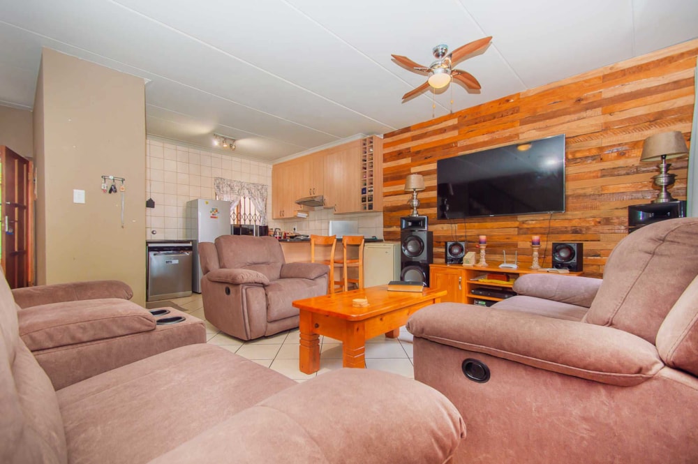 Townhouse to rent in Noordheuwel - 1KR1724733 Townhouse to rent in Noordheuwel - 1KR1724733