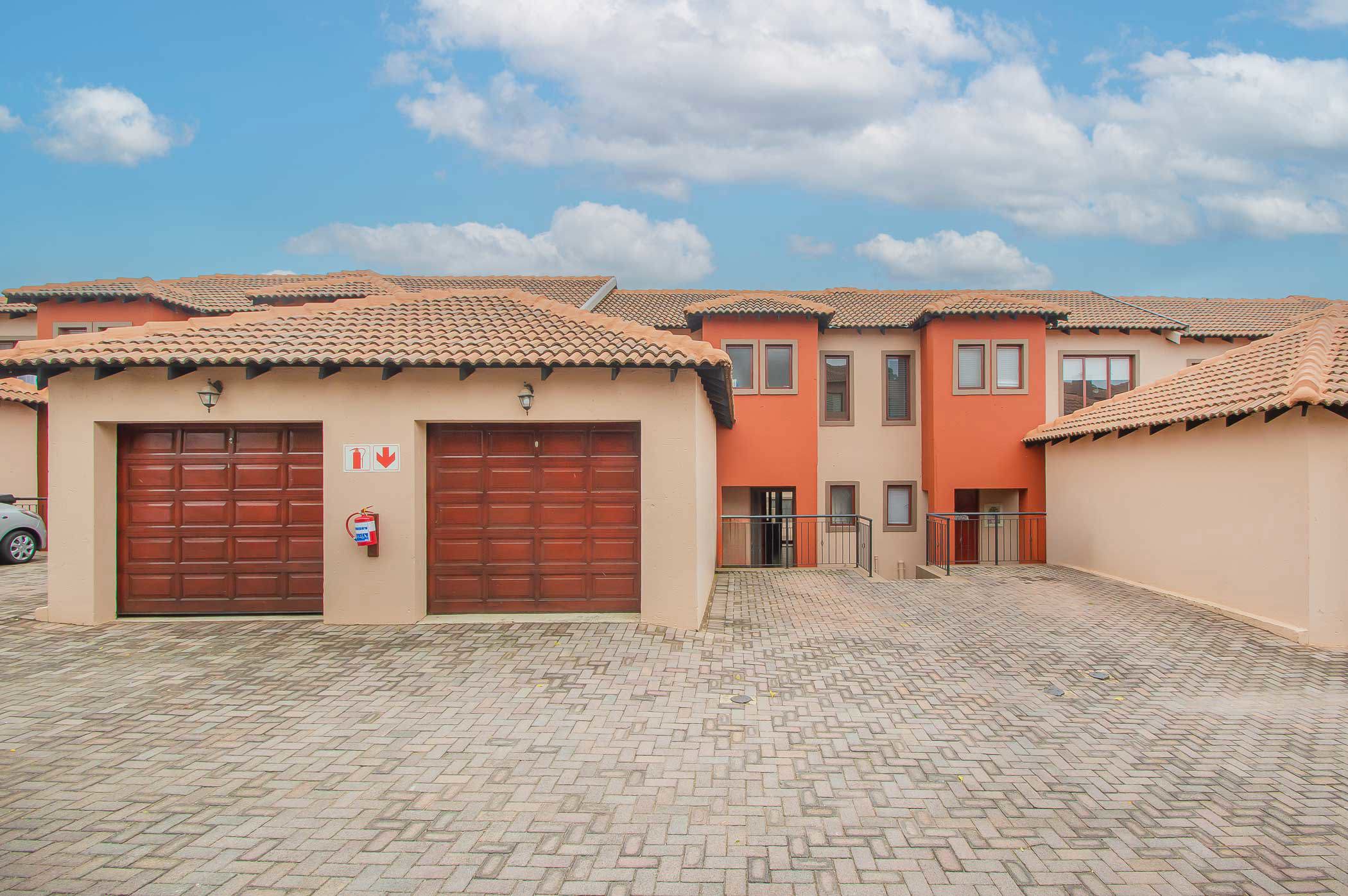 Townhouse to rent in Noordheuwel - 1KR1724733