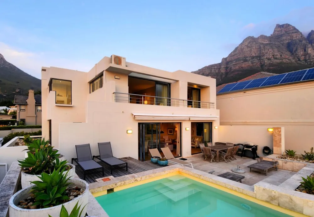Townhouse sold in Camps Bay - AS1716984