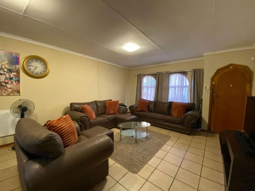 Townhouse for sale in Heuwelsig, Bloemfontein - 1BX1725304